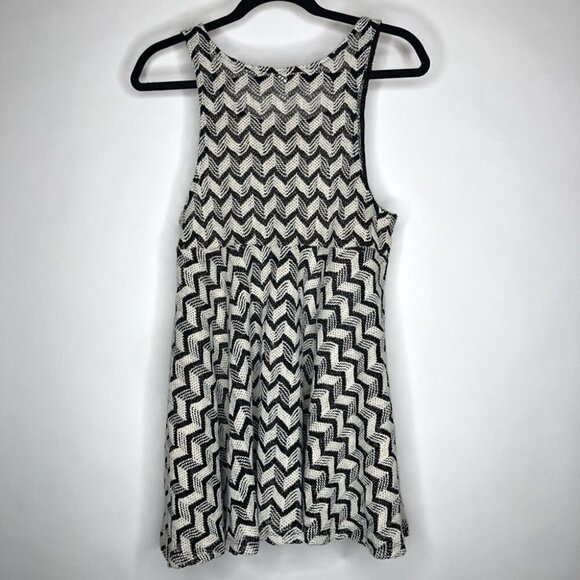 FREE PEOPLE Dizzy Daydream Black & White Chevron Twirly Knit Tunic Boho Dress - Picture 5 of 11